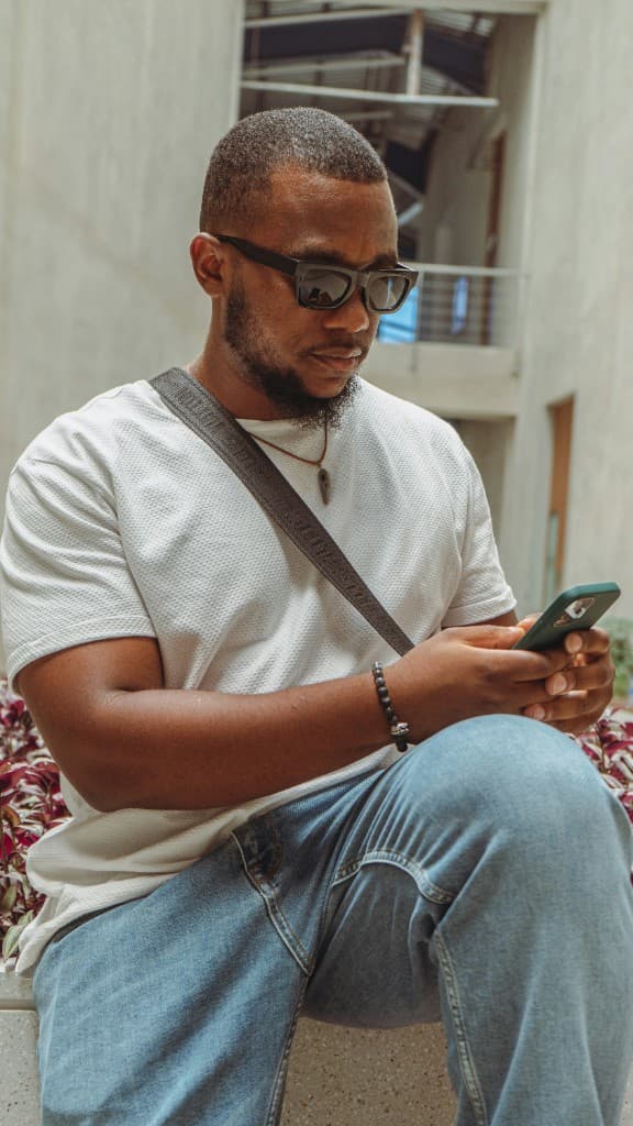 NoDelayData customer using mobile phone